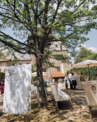 Děkujeme, že s námi sdílíte fotografie svého velkého dne, kterého jsme mohli být “papírově” součástí!!! 💚 Lucie & Geoff...